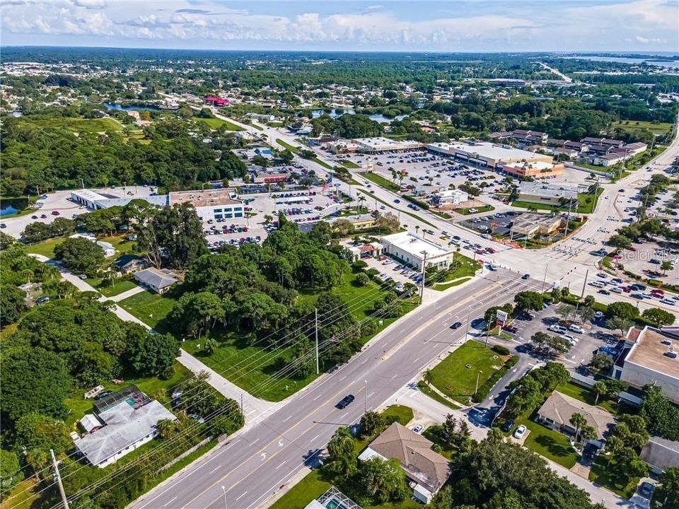 На продажу: $250,000 (0.90 acres)