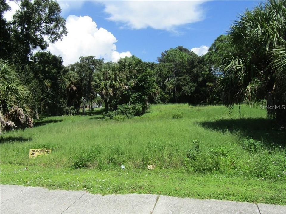На продажу: $250,000 (0.90 acres)