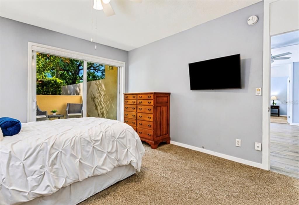 For Sale: $345,900 (2 beds, 2 baths, 1396 Square Feet)