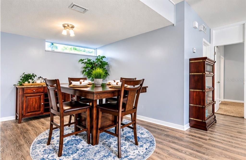 For Sale: $345,900 (2 beds, 2 baths, 1396 Square Feet)