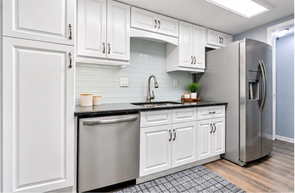 For Sale: $345,900 (2 beds, 2 baths, 1396 Square Feet)