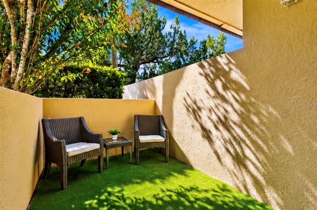 For Sale: $345,900 (2 beds, 2 baths, 1396 Square Feet)