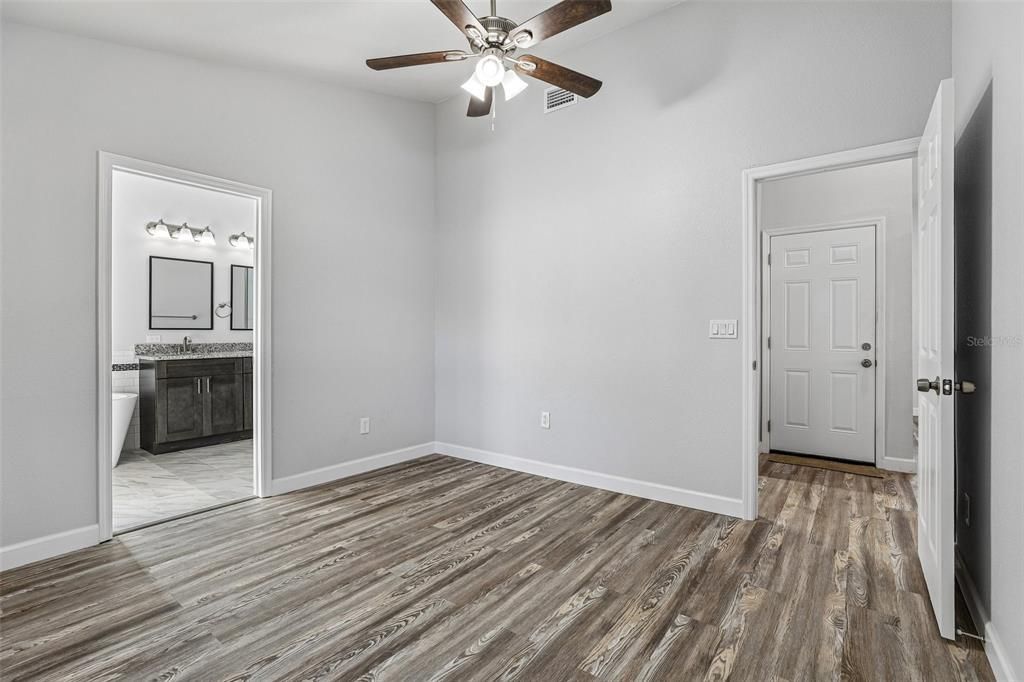 Active With Contract: $350,000 (3 beds, 2 baths, 1486 Square Feet)