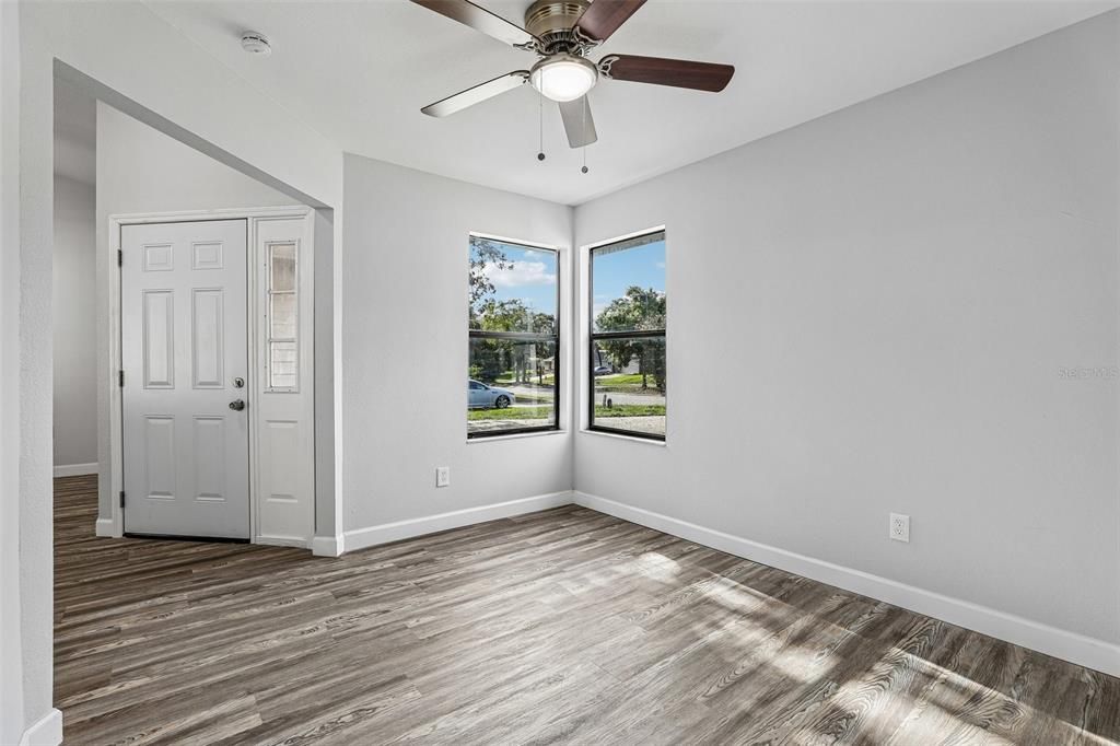 Active With Contract: $350,000 (3 beds, 2 baths, 1486 Square Feet)