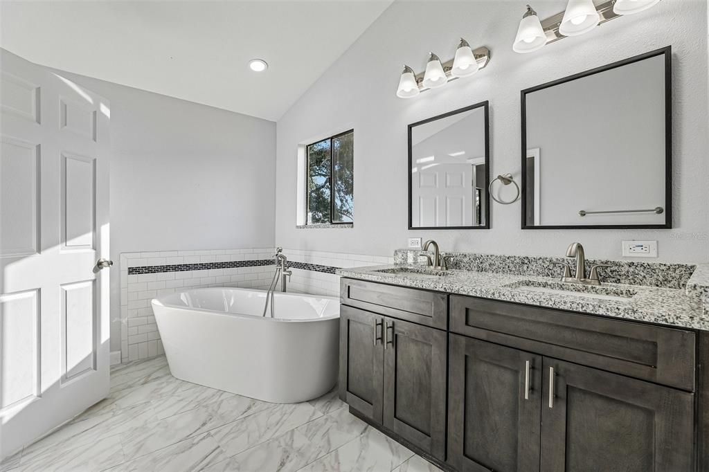 Active With Contract: $350,000 (3 beds, 2 baths, 1486 Square Feet)