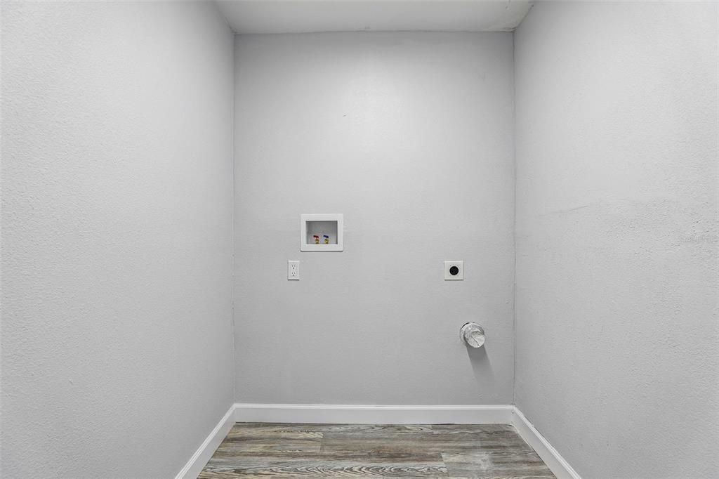 Active With Contract: $350,000 (3 beds, 2 baths, 1486 Square Feet)
