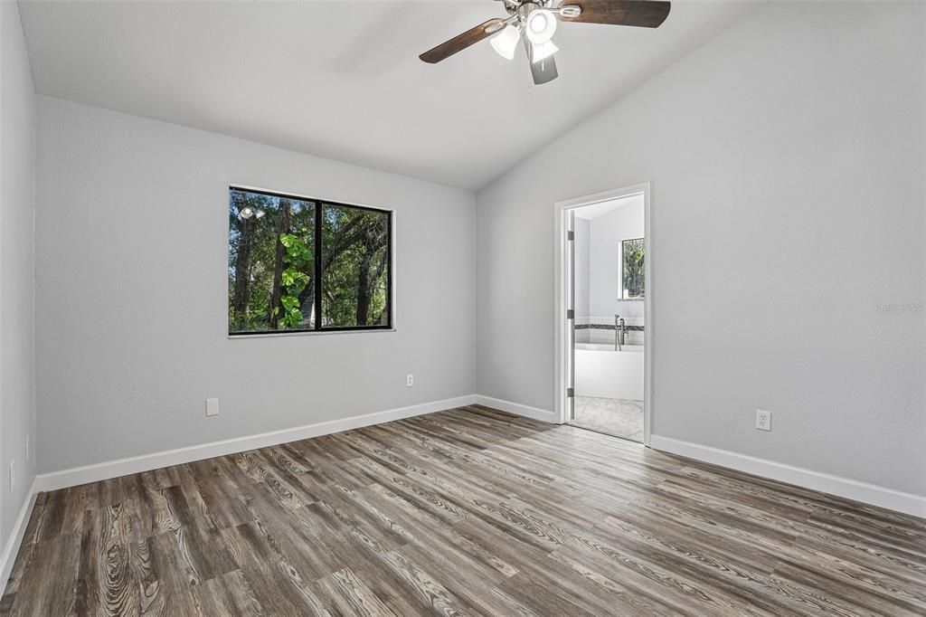 Active With Contract: $350,000 (3 beds, 2 baths, 1486 Square Feet)