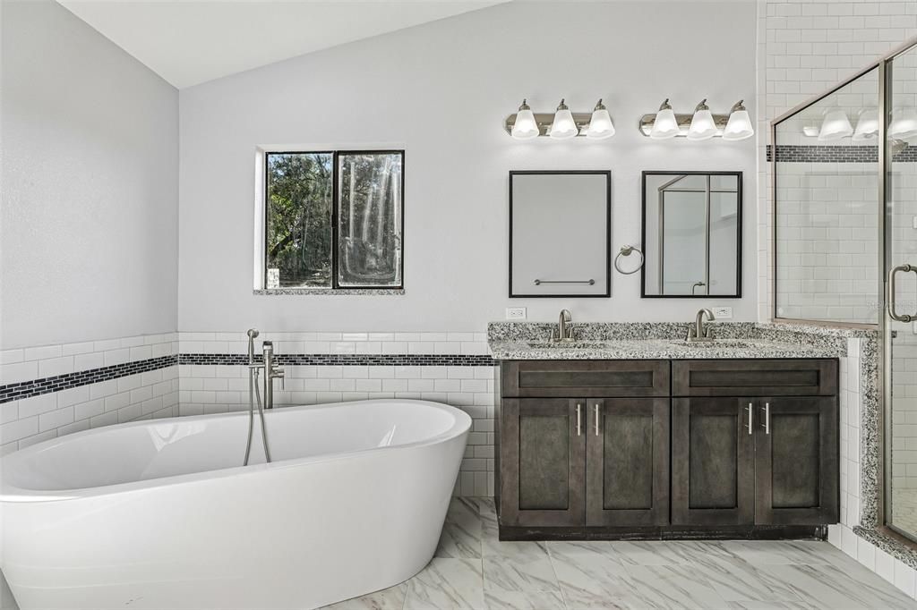 Active With Contract: $350,000 (3 beds, 2 baths, 1486 Square Feet)