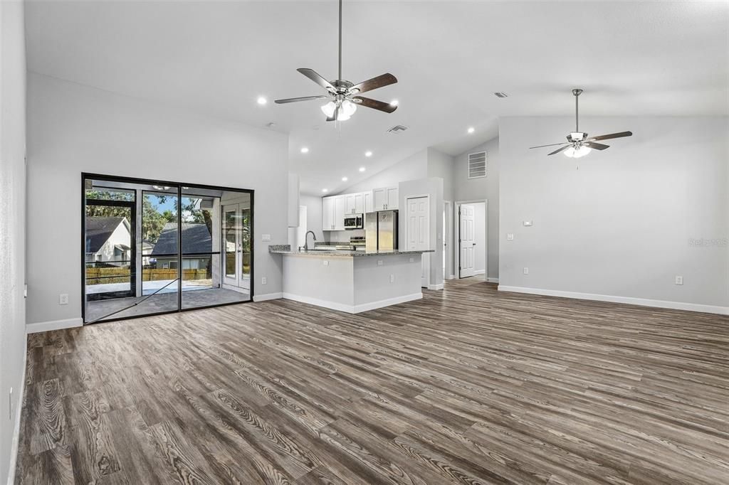Active With Contract: $350,000 (3 beds, 2 baths, 1486 Square Feet)