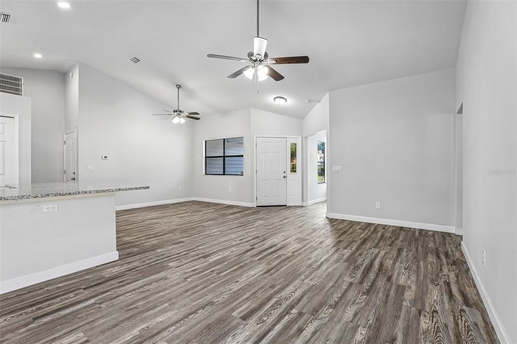 Active With Contract: $350,000 (3 beds, 2 baths, 1486 Square Feet)