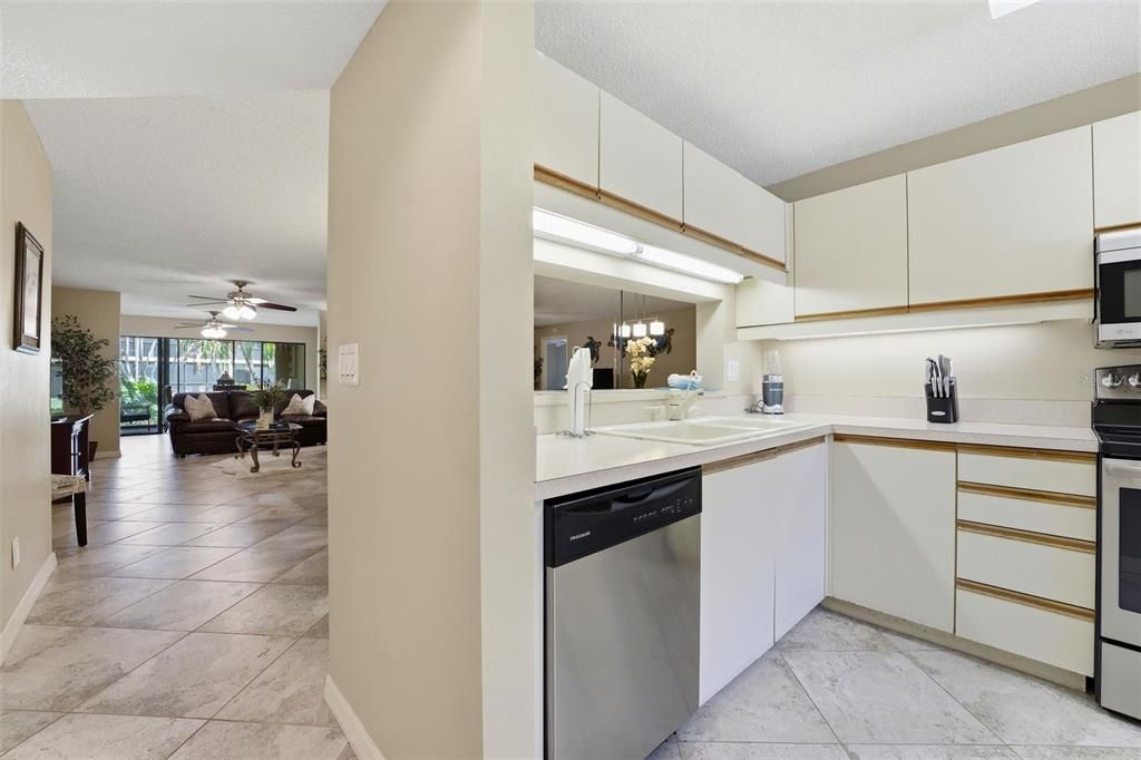 В аренду: $4,500 (2 спален, 2 ванн, 1232 Квадратных фут)