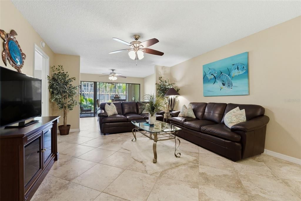 В аренду: $4,500 (2 спален, 2 ванн, 1232 Квадратных фут)