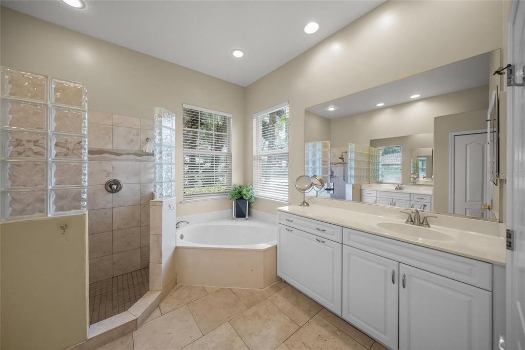 For Sale: $795,000 (4 beds, 2 baths, 2501 Square Feet)