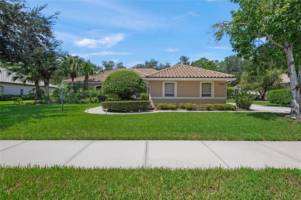 For Sale: $795,000 (4 beds, 2 baths, 2501 Square Feet)