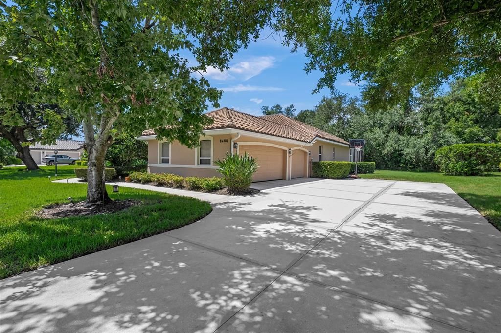 For Sale: $795,000 (4 beds, 2 baths, 2501 Square Feet)