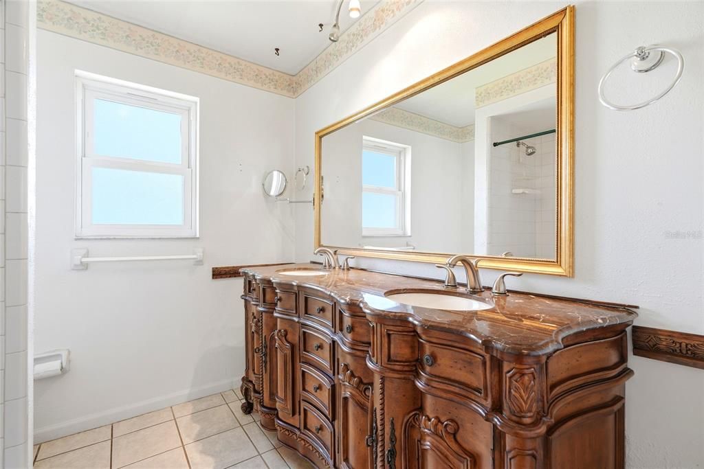 Под контрактом: $499,000 (4 спален, 2 ванн, 1918 Квадратных фут)