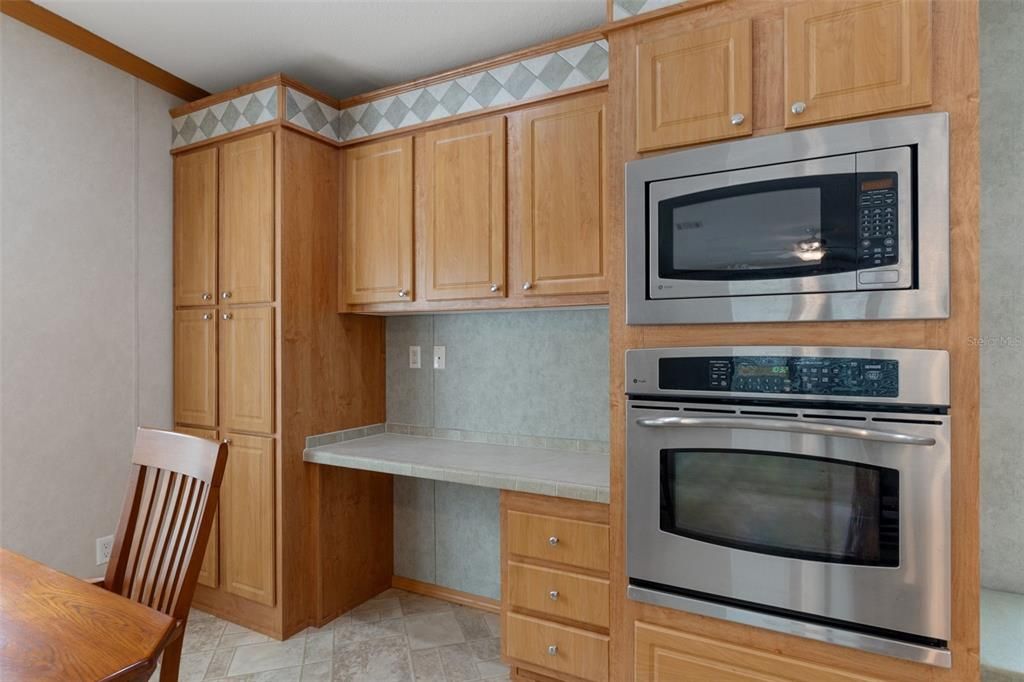На продажу: $279,000 (4 спален, 2 ванн, 2356 Квадратных фут)