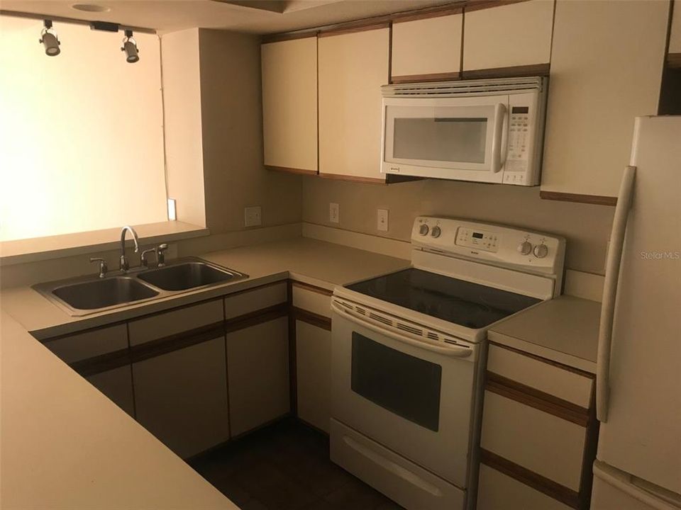 For Rent: $1,500 (1 beds, 1 baths, 805 Square Feet)