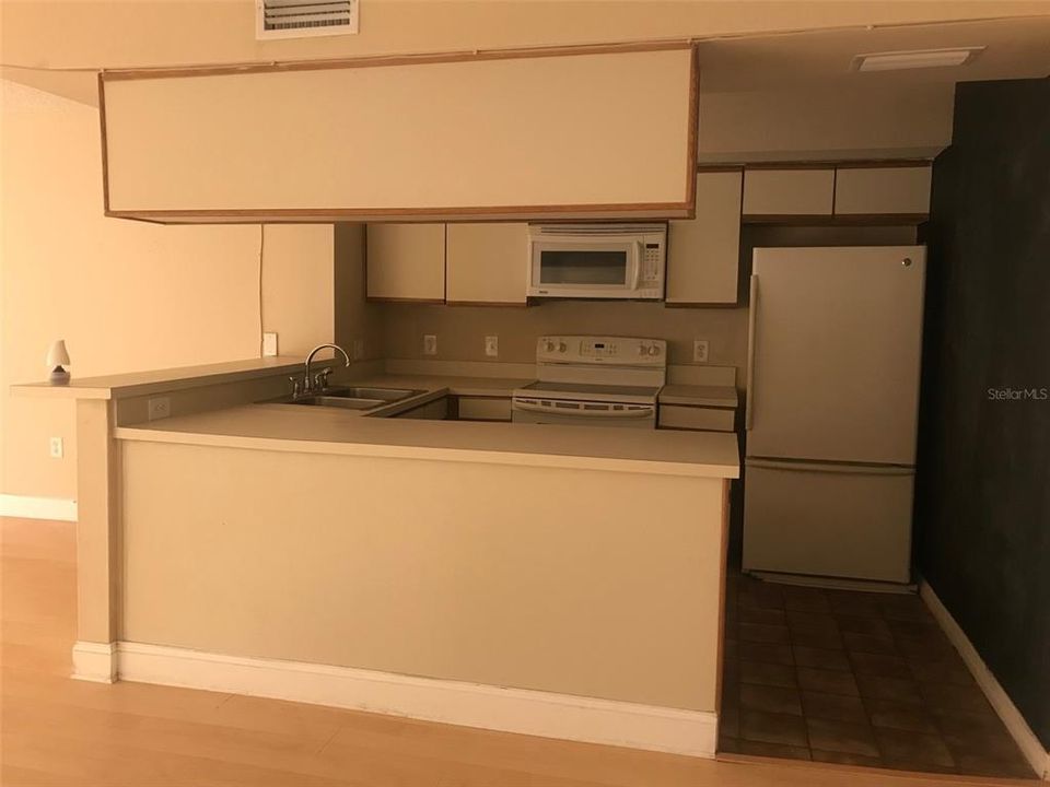 For Rent: $1,500 (1 beds, 1 baths, 805 Square Feet)