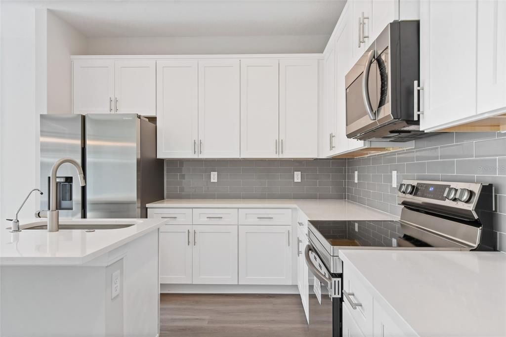 На продажу: $279,900 (3 спален, 2 ванн, 1615 Квадратных фут)