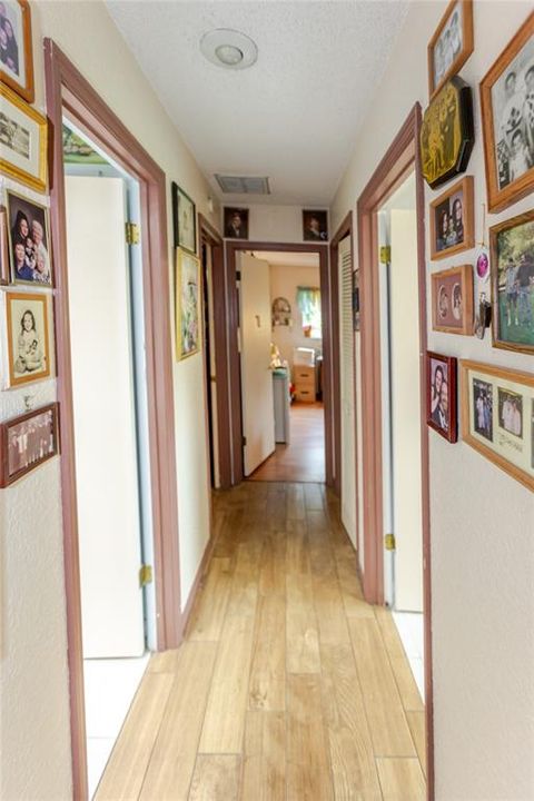 合同活跃: $319,000 (3 贝兹, 2 浴室, 2103 平方英尺)