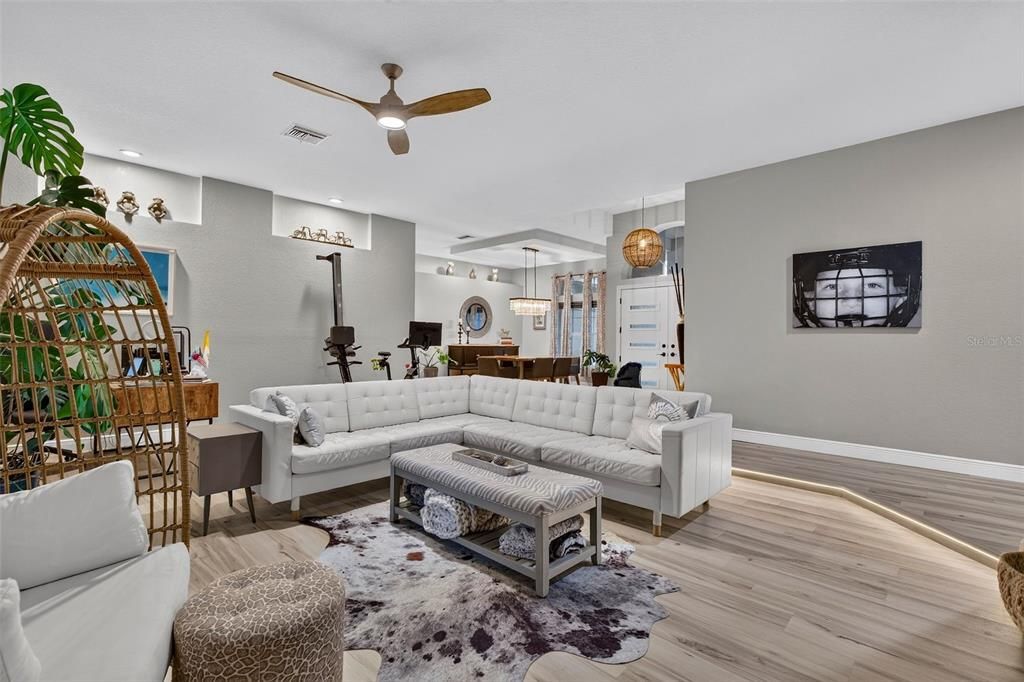 Active With Contract: $545,000 (3 beds, 2 baths, 2786 Square Feet)