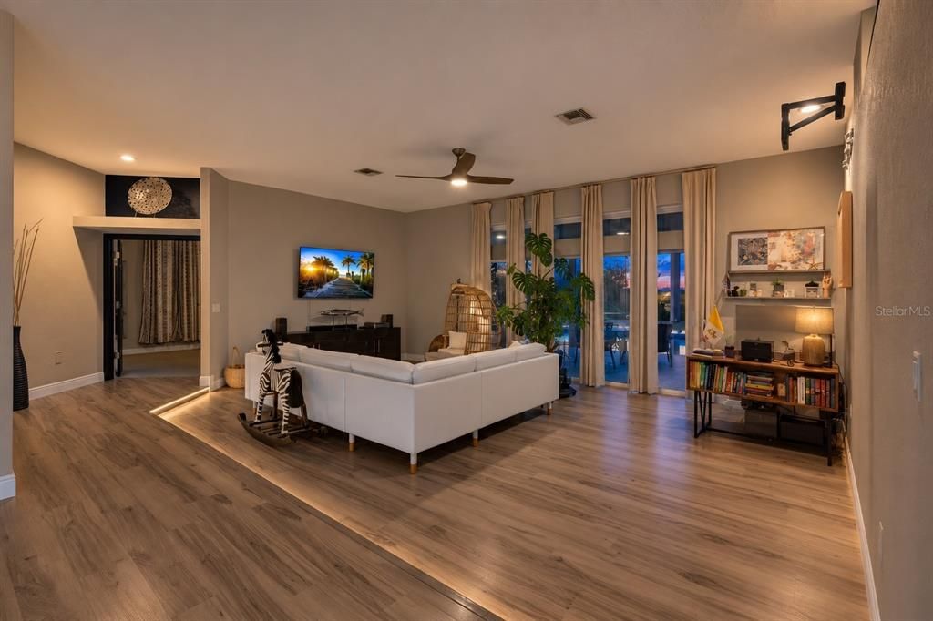 Active With Contract: $545,000 (3 beds, 2 baths, 2786 Square Feet)