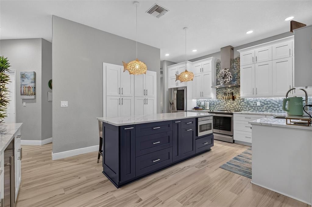 Active With Contract: $545,000 (3 beds, 2 baths, 2786 Square Feet)