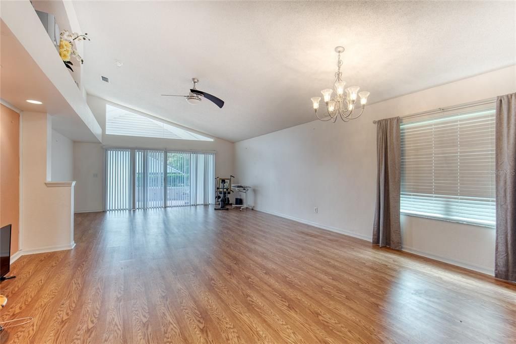 For Sale: $290,000 (2 beds, 2 baths, 1611 Square Feet)