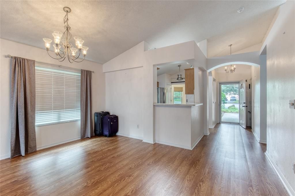 For Sale: $290,000 (2 beds, 2 baths, 1611 Square Feet)