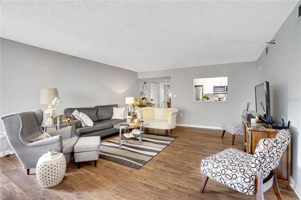 For Rent: $2,575 (2 beds, 2 baths, 1270 Square Feet)