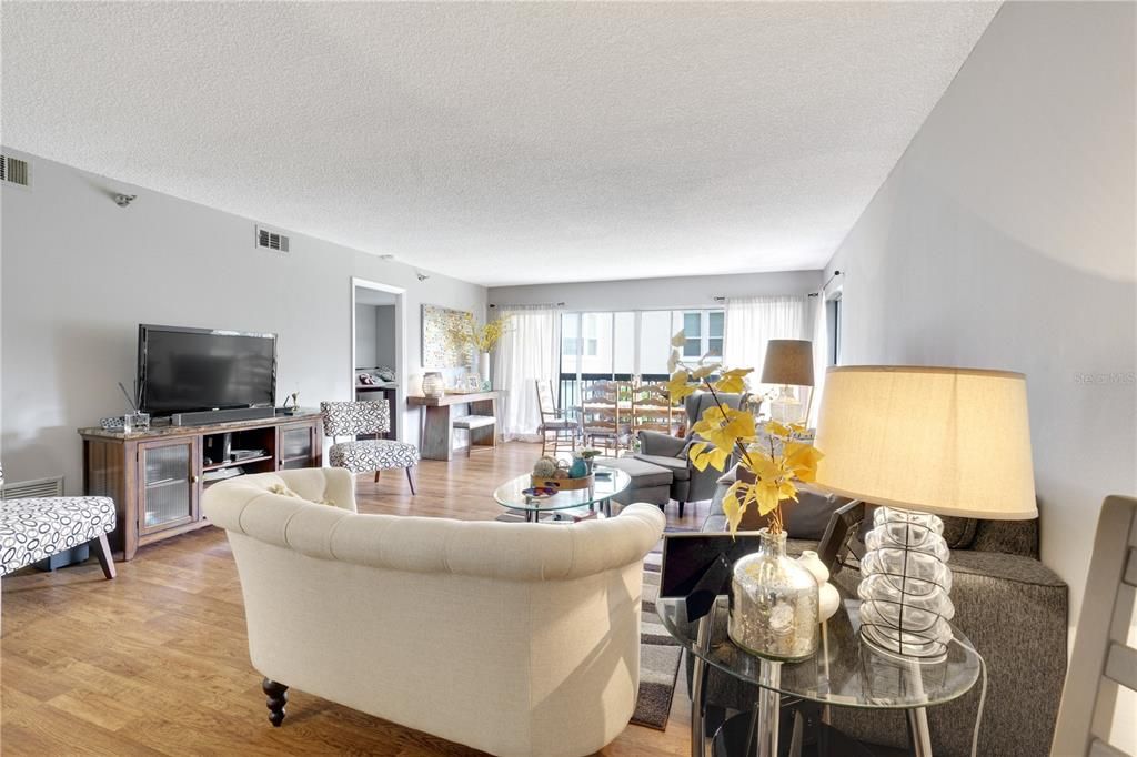 For Rent: $2,575 (2 beds, 2 baths, 1270 Square Feet)