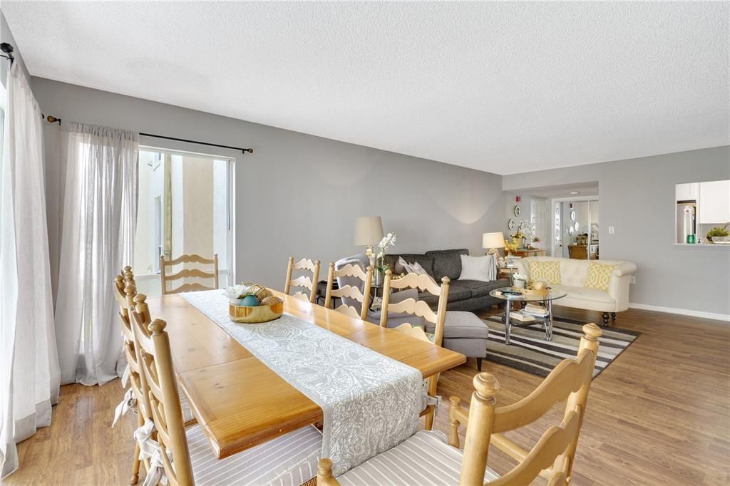 For Rent: $2,575 (2 beds, 2 baths, 1270 Square Feet)