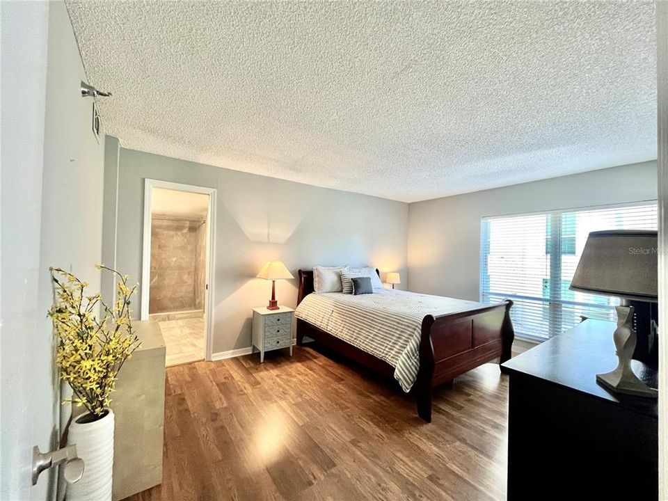 For Rent: $2,575 (2 beds, 2 baths, 1270 Square Feet)