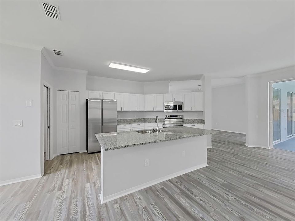 For Sale: $400,000 (3 beds, 2 baths, 1836 Square Feet)