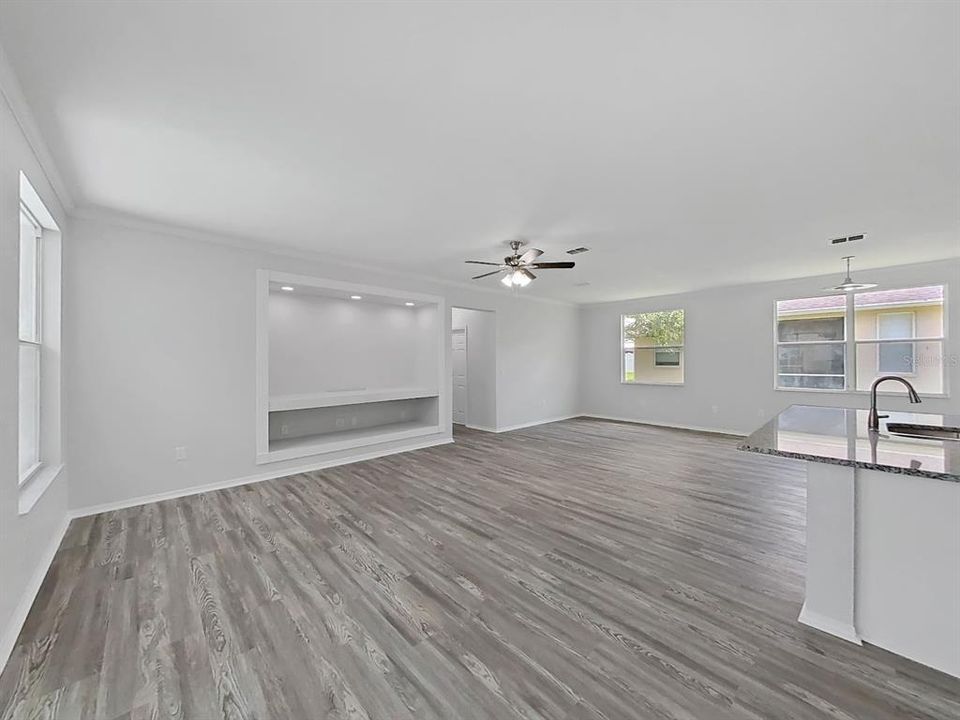 For Sale: $400,000 (3 beds, 2 baths, 1836 Square Feet)