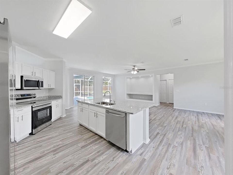 For Sale: $400,000 (3 beds, 2 baths, 1836 Square Feet)
