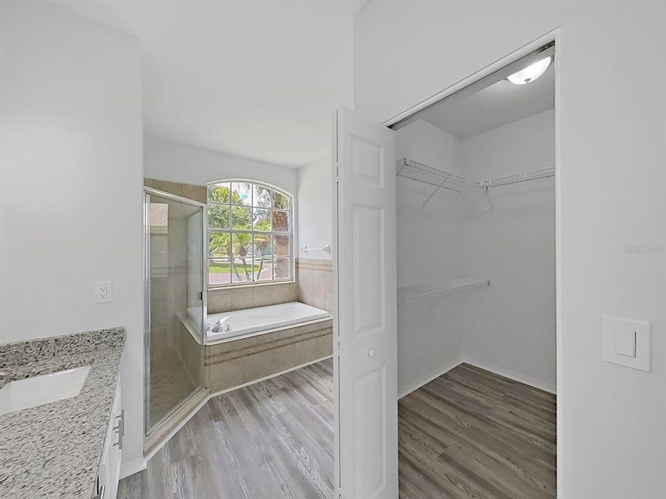 For Sale: $400,000 (3 beds, 2 baths, 1836 Square Feet)
