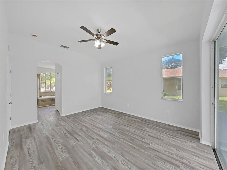 For Sale: $400,000 (3 beds, 2 baths, 1836 Square Feet)
