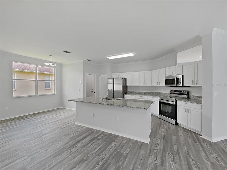For Sale: $400,000 (3 beds, 2 baths, 1836 Square Feet)