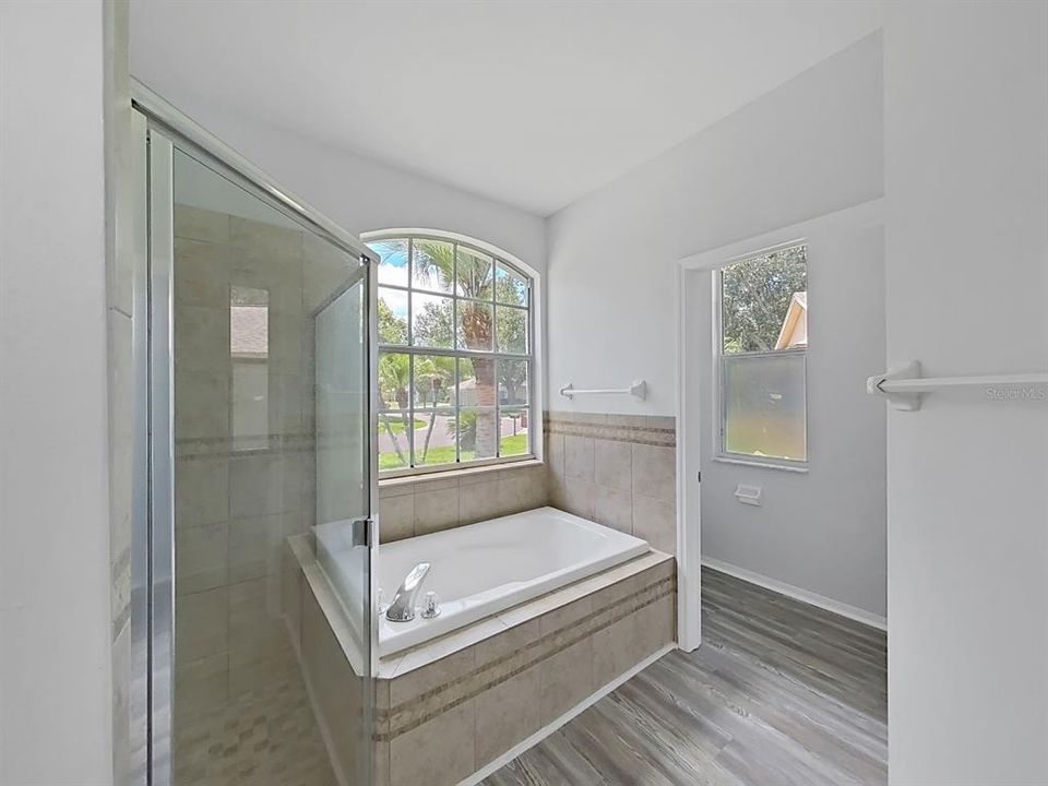 For Sale: $400,000 (3 beds, 2 baths, 1836 Square Feet)