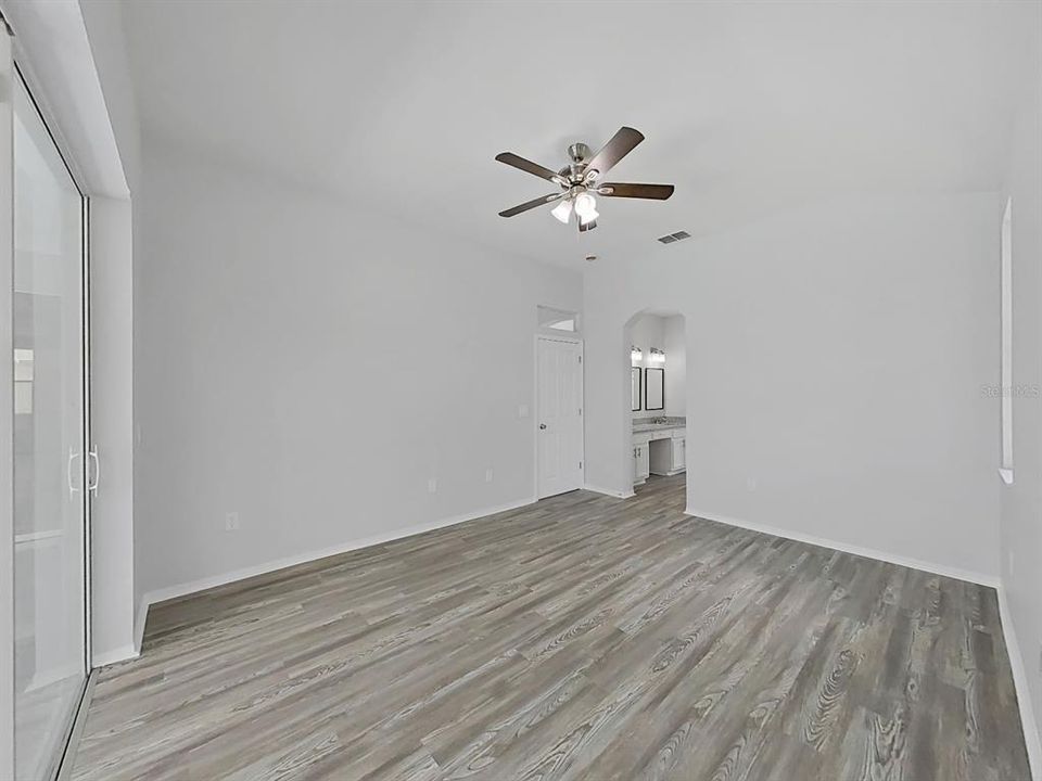 For Sale: $400,000 (3 beds, 2 baths, 1836 Square Feet)