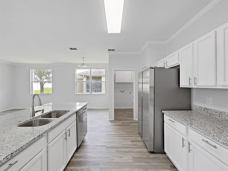 For Sale: $400,000 (3 beds, 2 baths, 1836 Square Feet)