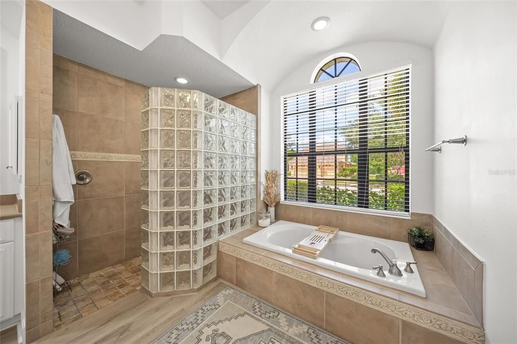 For Sale: $1,175,000 (4 beds, 5 baths, 3668 Square Feet)