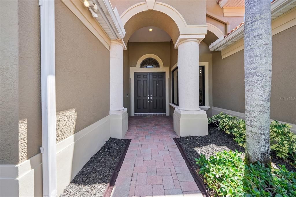 For Sale: $1,175,000 (4 beds, 5 baths, 3668 Square Feet)