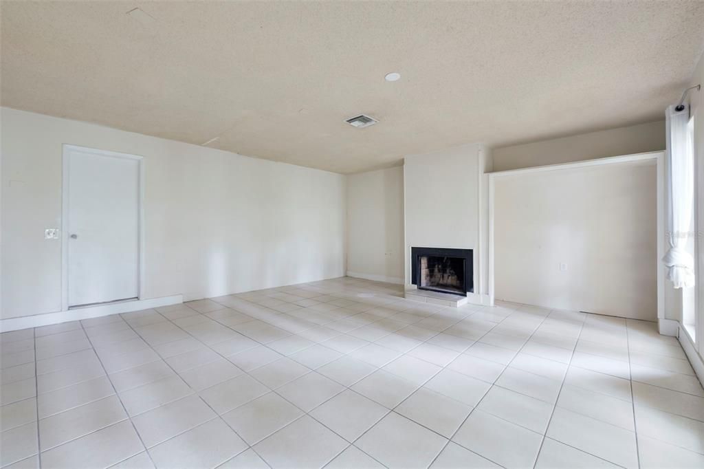 For Sale: $315,000 (3 beds, 2 baths, 1541 Square Feet)