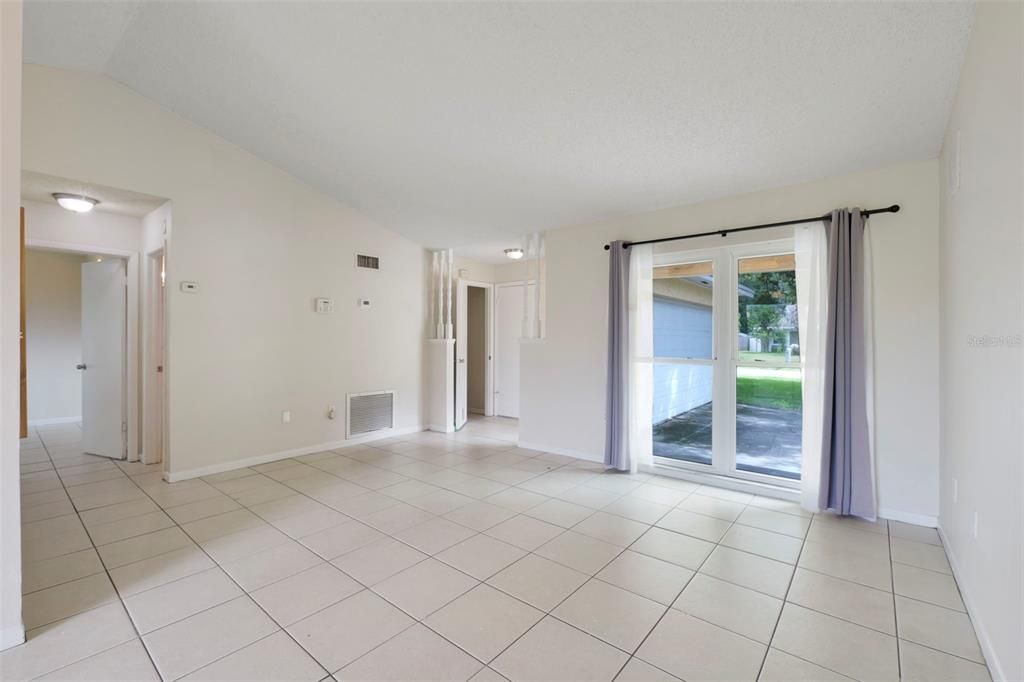 For Sale: $315,000 (3 beds, 2 baths, 1541 Square Feet)