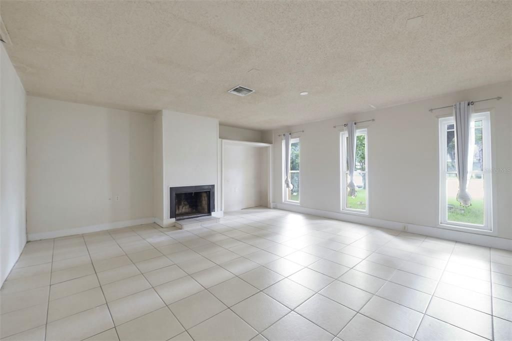 For Sale: $315,000 (3 beds, 2 baths, 1541 Square Feet)