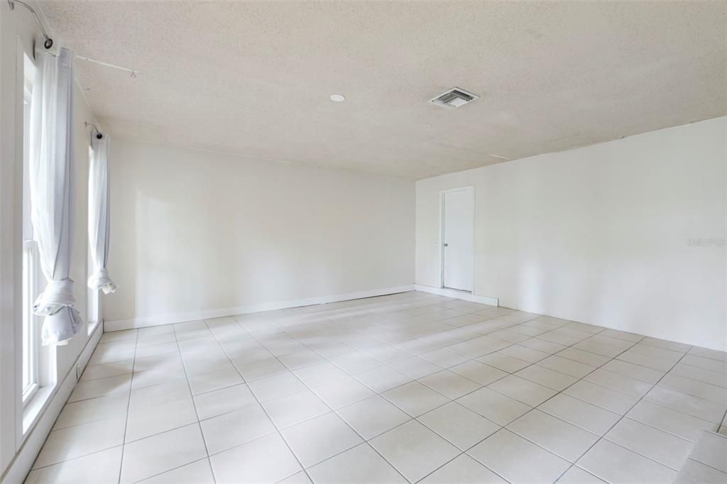 For Sale: $315,000 (3 beds, 2 baths, 1541 Square Feet)