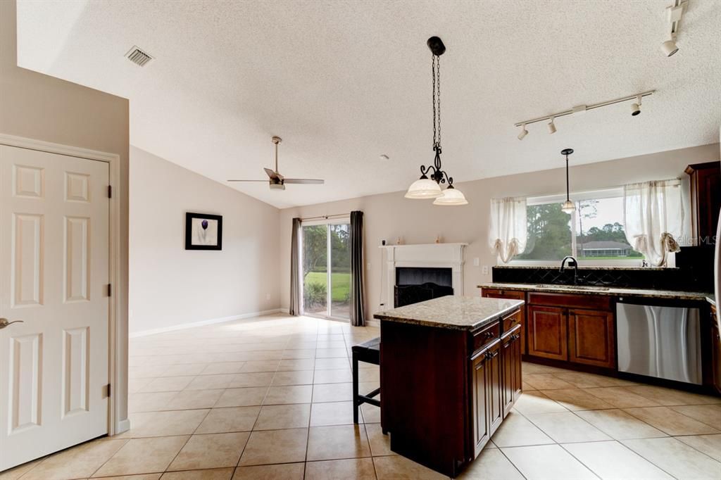 For Sale: $375,000 (3 beds, 2 baths, 1920 Square Feet)